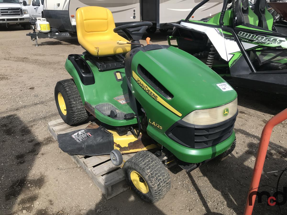 John Deere La125 Ride On Mower 9736